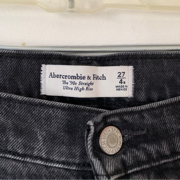 Abercrombie • Curve Love Ultra High Rise 90’s Straight Jean - Picture 4 of 5